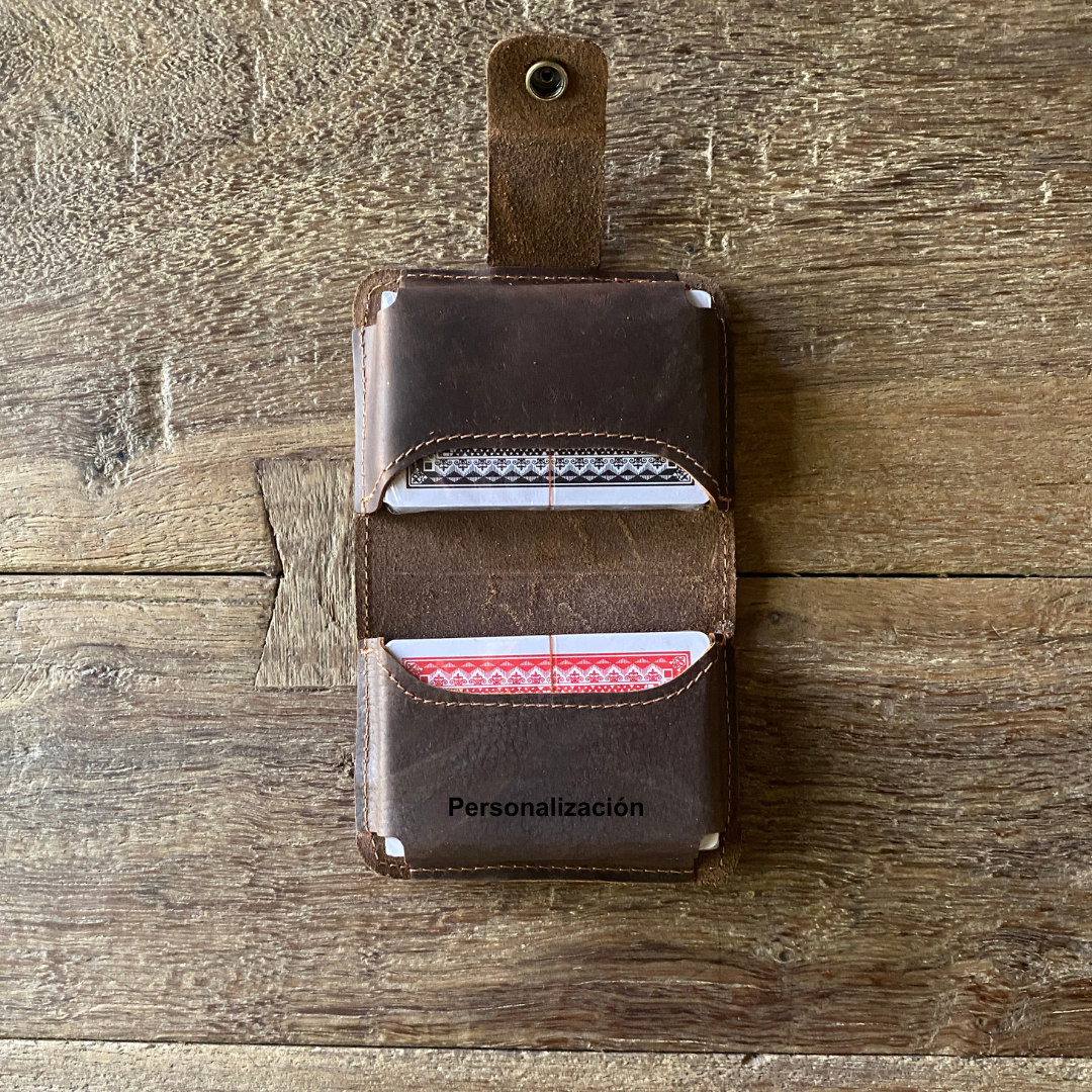 JUEGOS DE CARTAS Y ESTUCHE DE CUERO