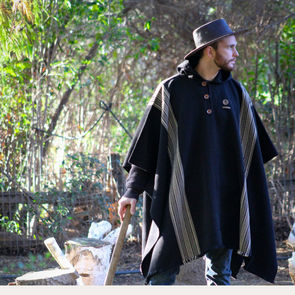 PONCHO DE ALPACA NEGRO CON CAPUCHA