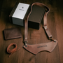 BOX DE REGALO STRAP + TARJETERO DE CUERO + PORTACOPAS CUERO