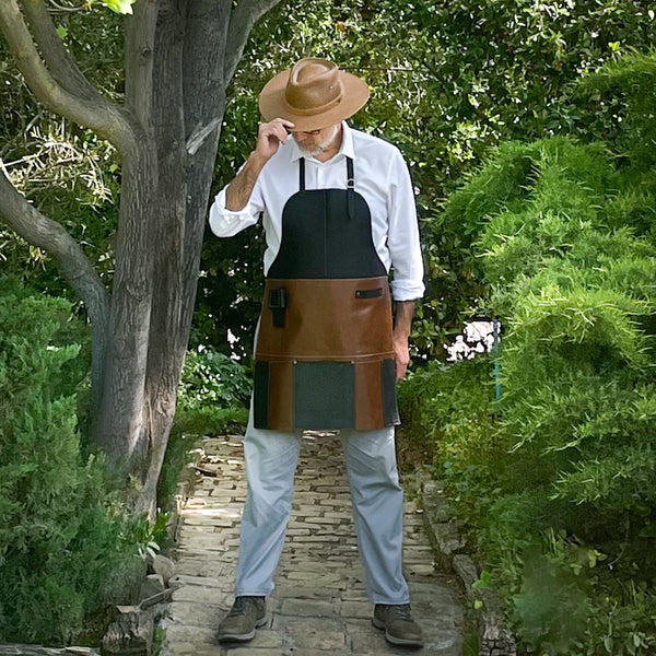 PECHERA ASADOR CUERO CAFE/NEGRO