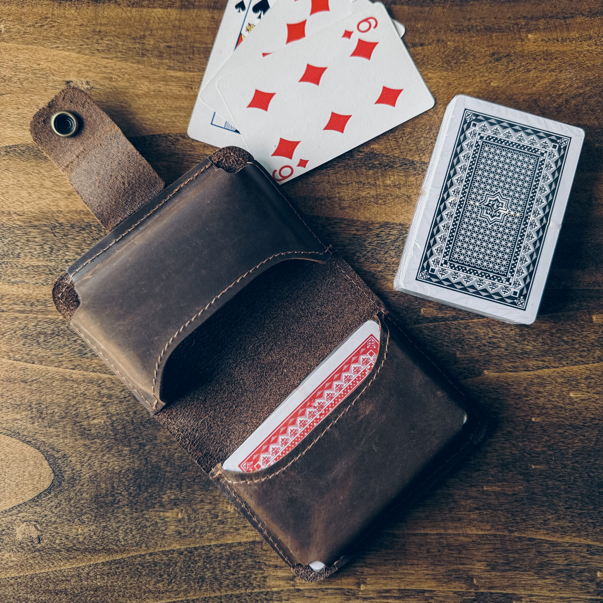 JUEGOS DE CARTAS Y ESTUCHE DE CUERO