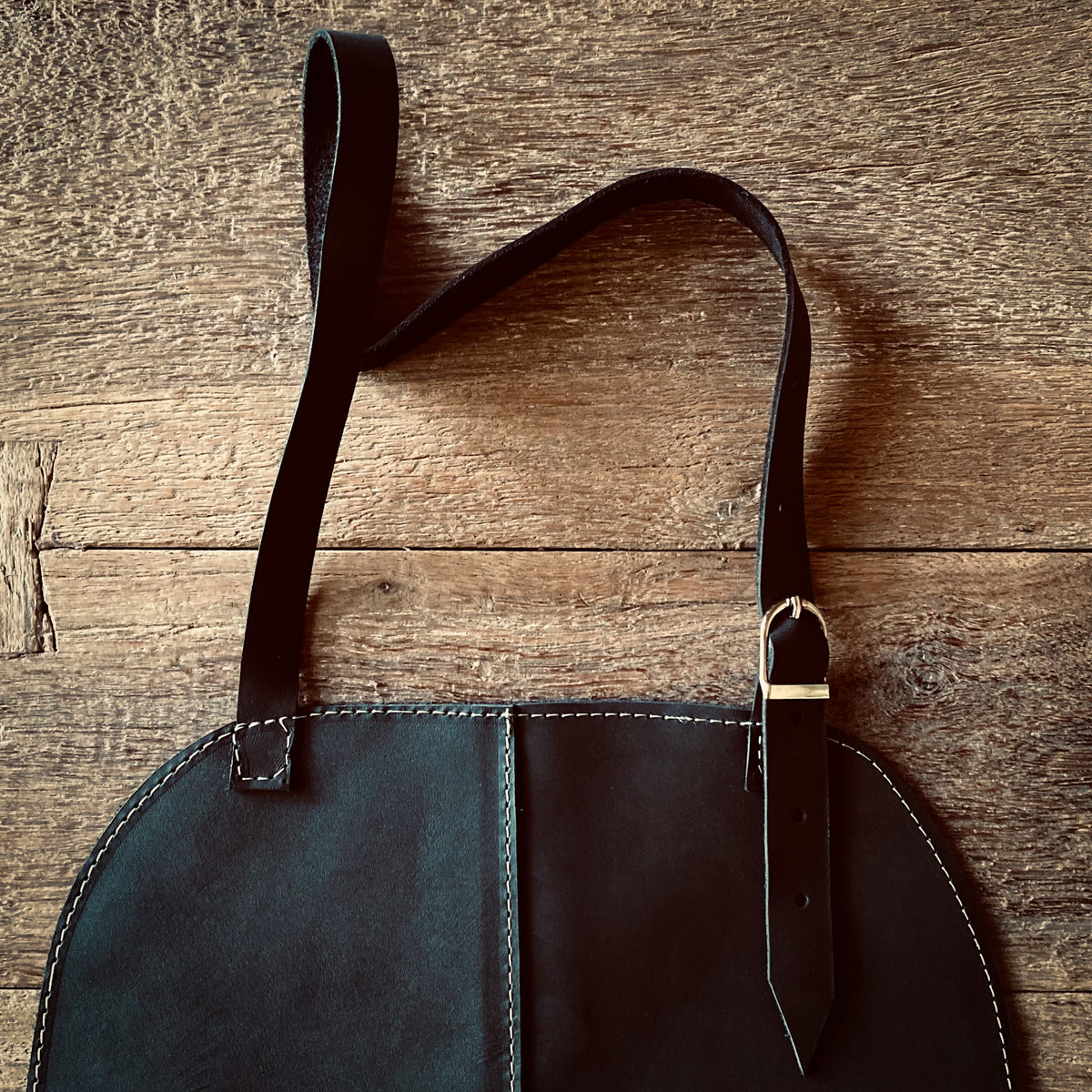 PECHERA ASADOR CUERO CAFE/NEGRO