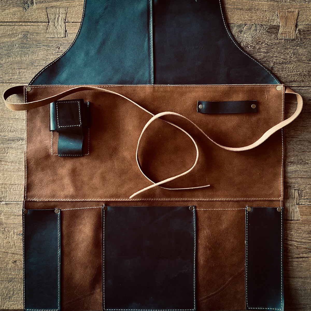 PECHERA ASADOR CUERO CAFE/NEGRO