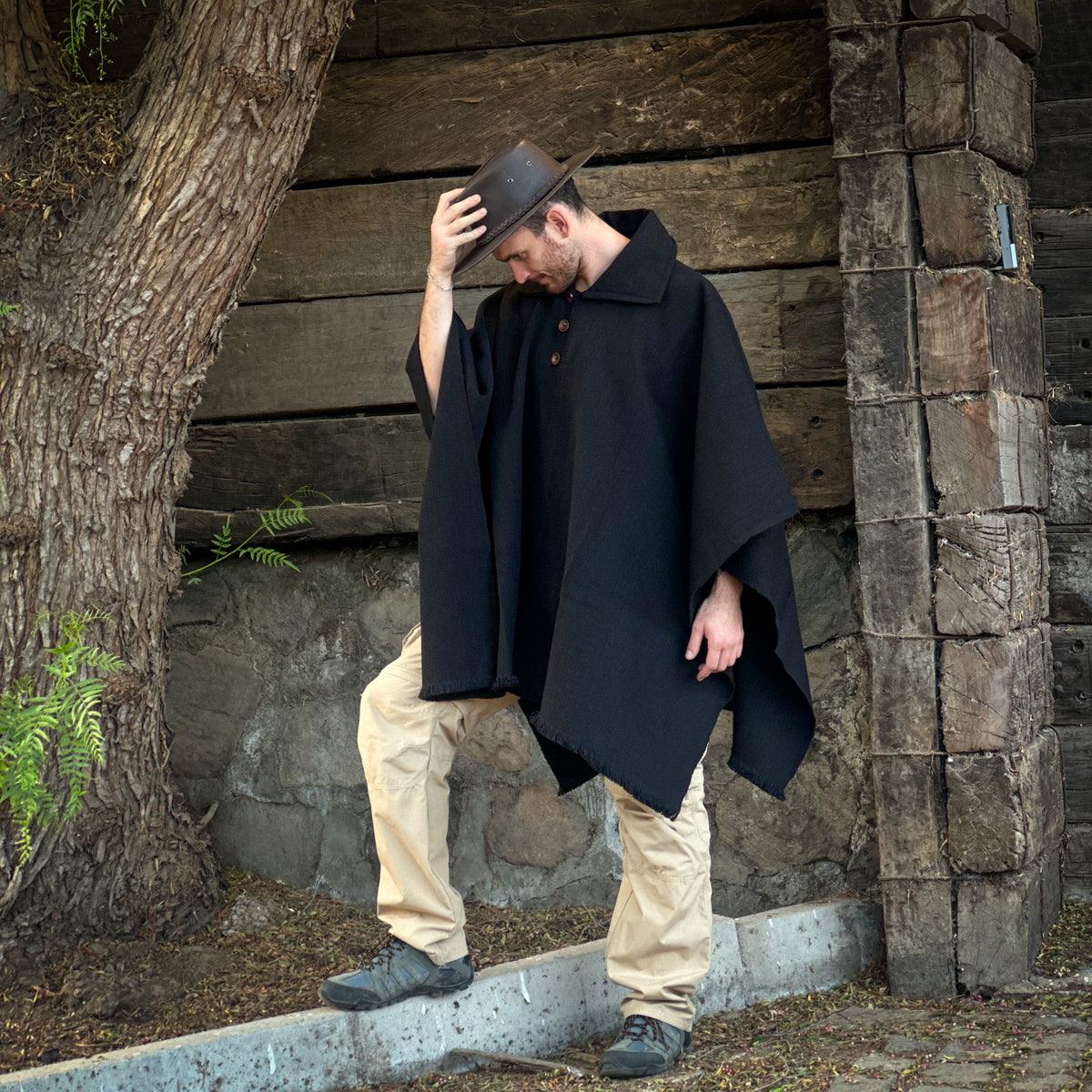 PONCHO DE ALPACA HOMBRE CASTILLA NEGRO