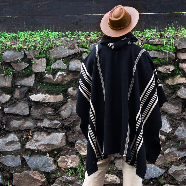 PONCHO LANA DE ALPACA CLÁSICO CON CAPUCHA