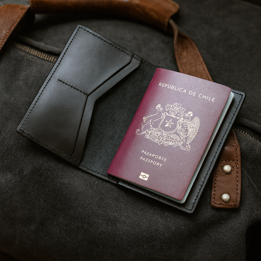 PORTA PASAPORTE CUERO CLASS