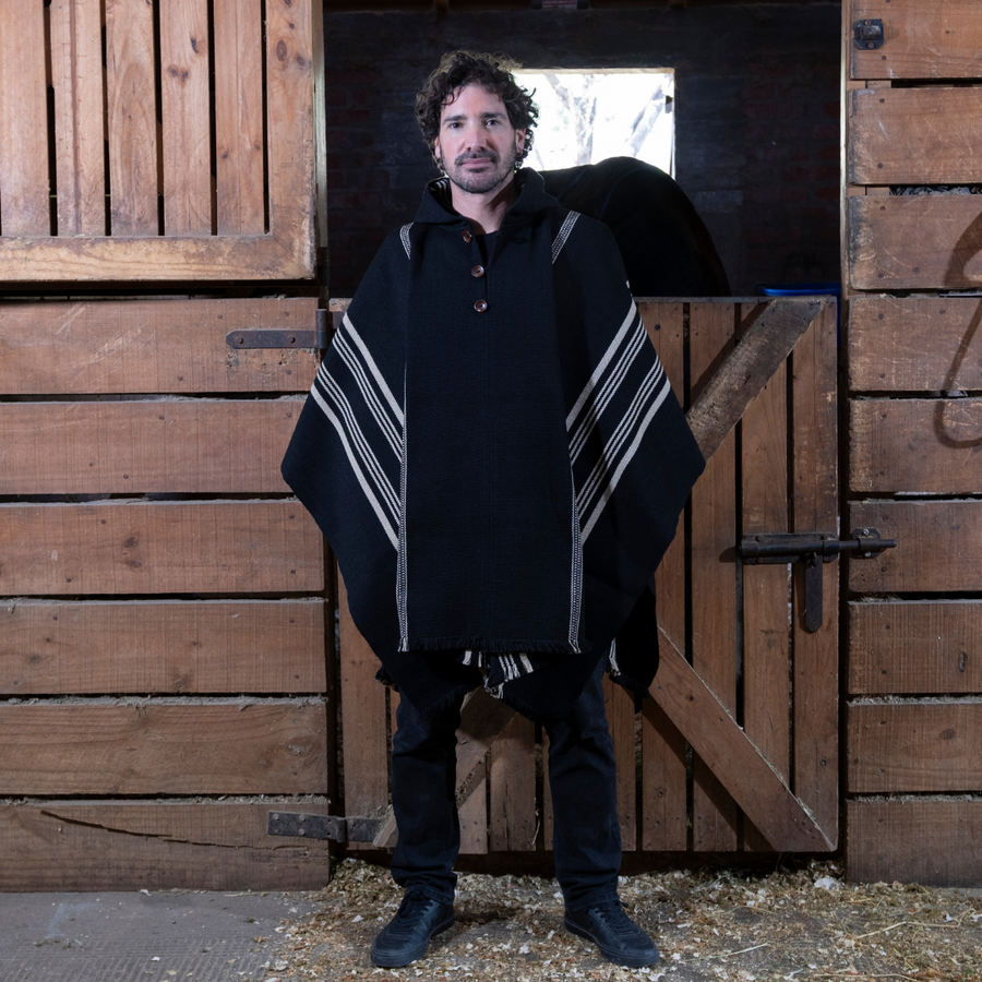 PONCHO DE ALPACA NEGRO-BEIGE