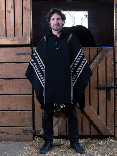 PONCHO DE ALPACA NEGRO-BEIGE