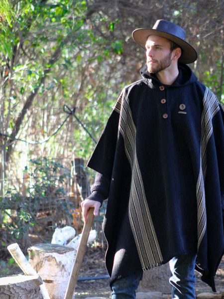 PONCHO DE ALPACA NEGRO CON CAPUCHA