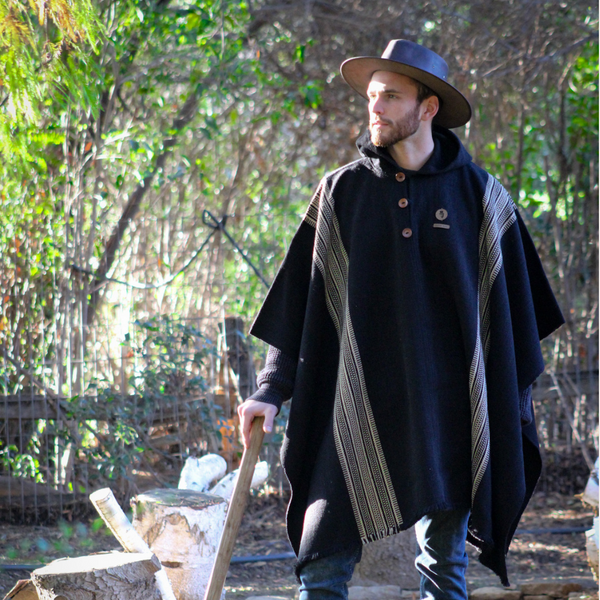 PONCHO DE ALPACA NEGRO CON CAPUCHA