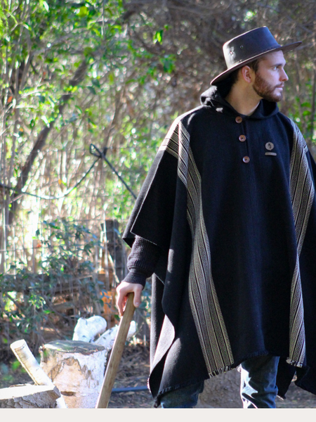 PONCHO DE ALPACA NEGRO CON CAPUCHA