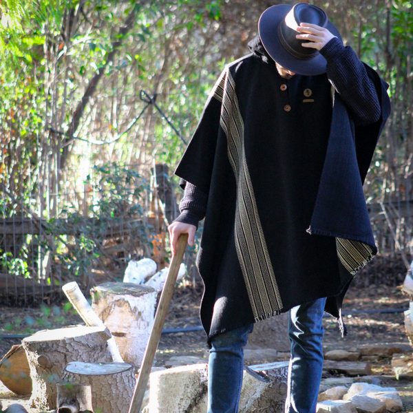 PONCHO DE ALPACA NEGRO CON CAPUCHA