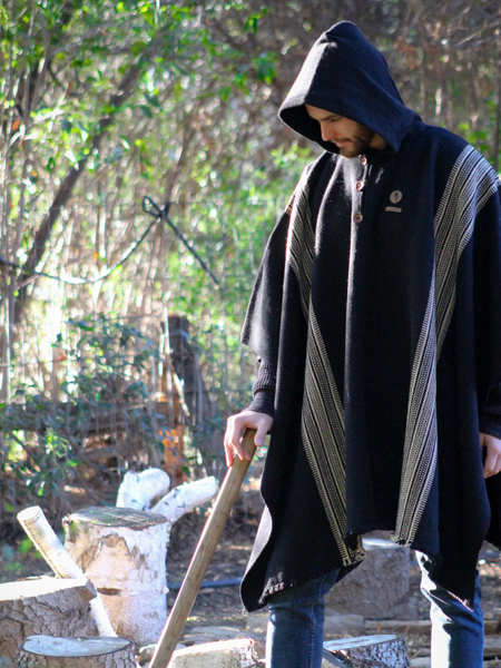 PONCHO DE ALPACA NEGRO CON CAPUCHA