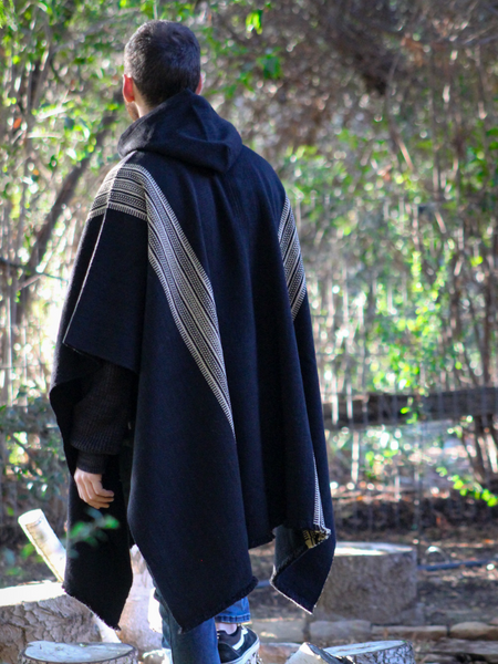 PONCHO DE ALPACA NEGRO CON CAPUCHA