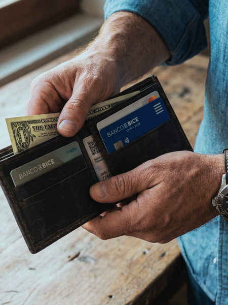 PACK DE REGALO NECESER ELEGANCE + CINTURON SPORT + BILLETERA DE CUERO EDGE