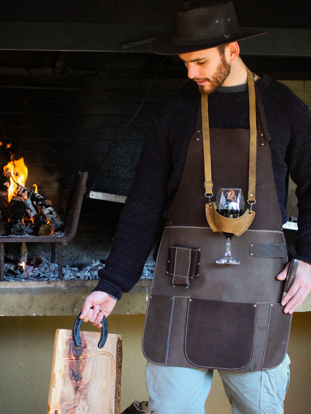 PECHERA ASADOR CUERO CAFE