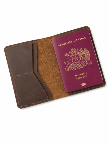 PORTA PASAPORTE CUERO CLASS MORO