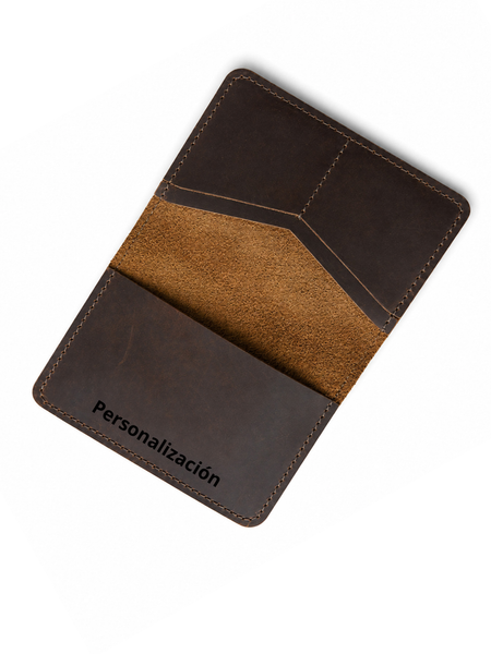 PORTA PASAPORTE CUERO CLASS MORO