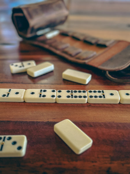DOMINÓ JUEGO DE MESA ESTUCHE DE CUERO