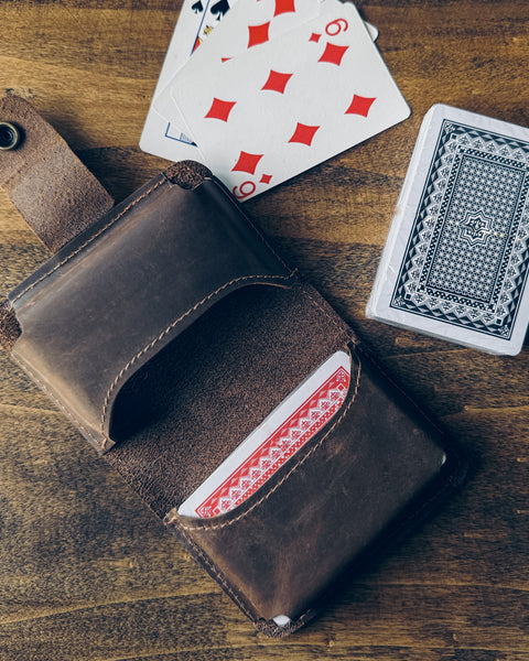 JUEGOS DE CARTAS Y ESTUCHE DE CUERO