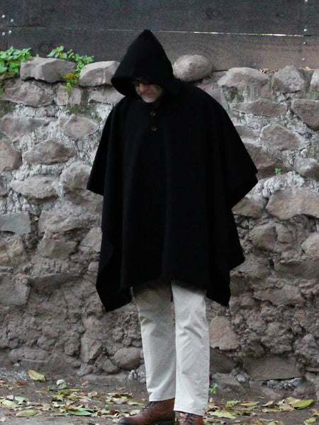 PONCHO DE LANA DE ALPACA NEGRO CON CAPUCHA