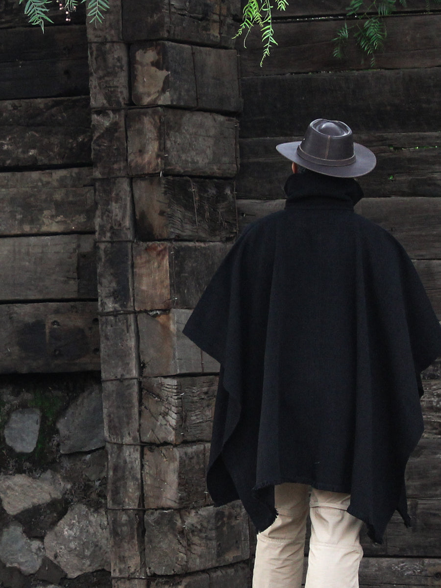 PONCHO DE ALPACA HOMBRE CASTILLA NEGRO