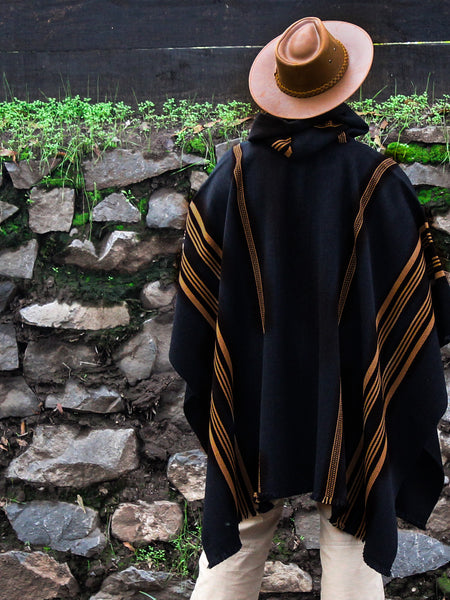 PONCHO LANA DE ALPACA CLÁSICO CON CAPUCHA