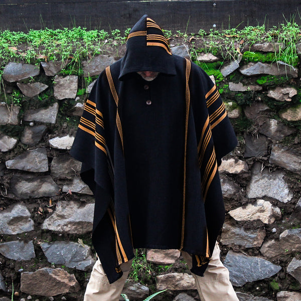 PONCHO DE ALPACA NEGRO-CAMEL
