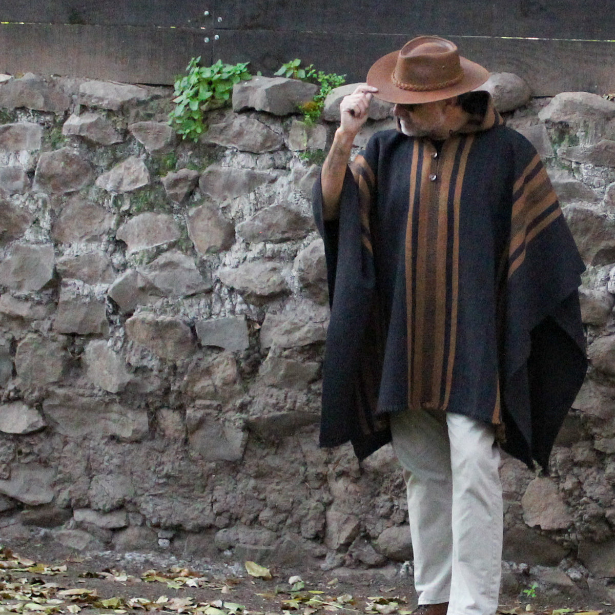 PONCHO DE ALPACA HOMBRE MARENGO-CAFÉ CON CAPUCHA