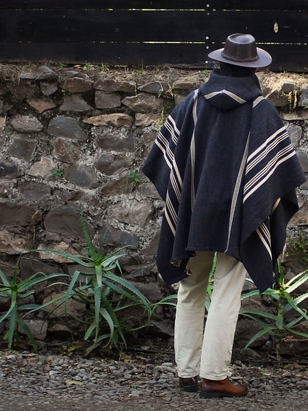 PONCHO ALPACA HOMBRE MARENGO-BEIGE CON CAPUCHA