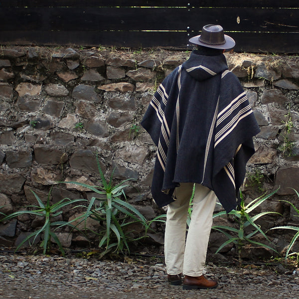 PONCHO ALPACA HOMBRE MARENGO-BEIGE CON CAPUCHA