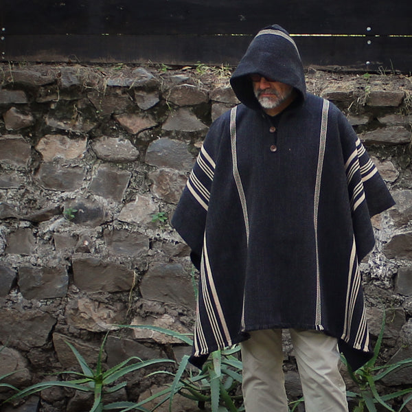 PONCHO DE ALPACA NEGRO-BEIGE