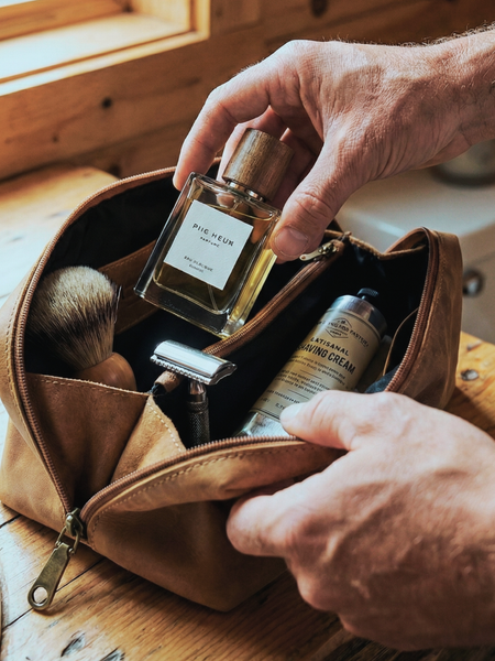 PACK DE REGALO NECESER ELEGANCE + CINTURON SPORT + BILLETERA DE CUERO EDGE