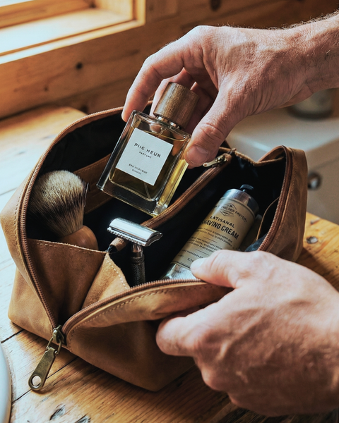 BOX DE REGALO NECESER ELEGANCE + CINTURON SPORT + BILLETERA DE CUERO EDGE