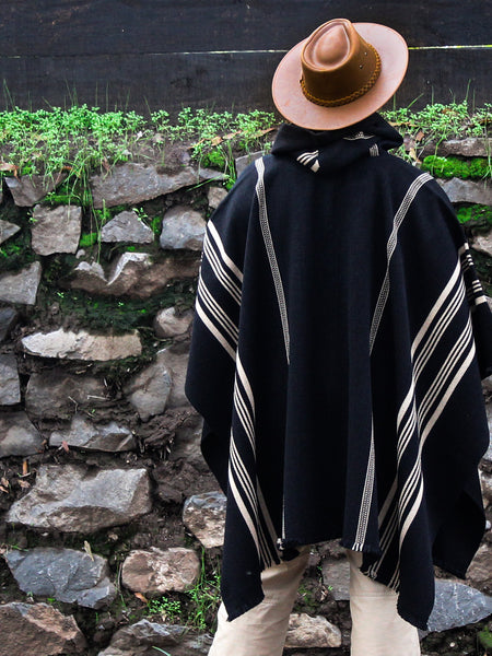 PONCHO LANA DE ALPACA CLÁSICO CON CAPUCHA