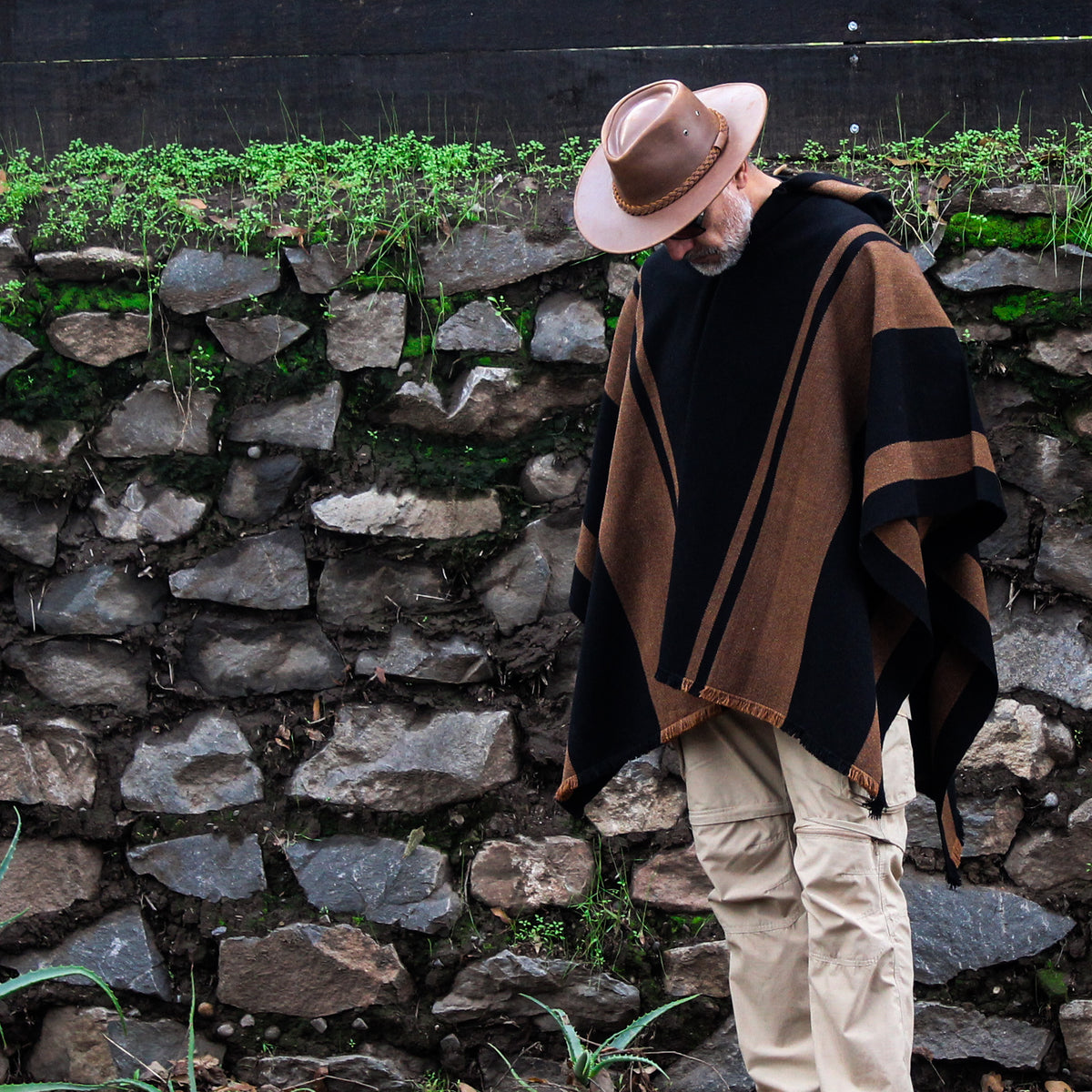 PONCHO LANA DE ALPACA CLÁSICO CON CAPUCHA