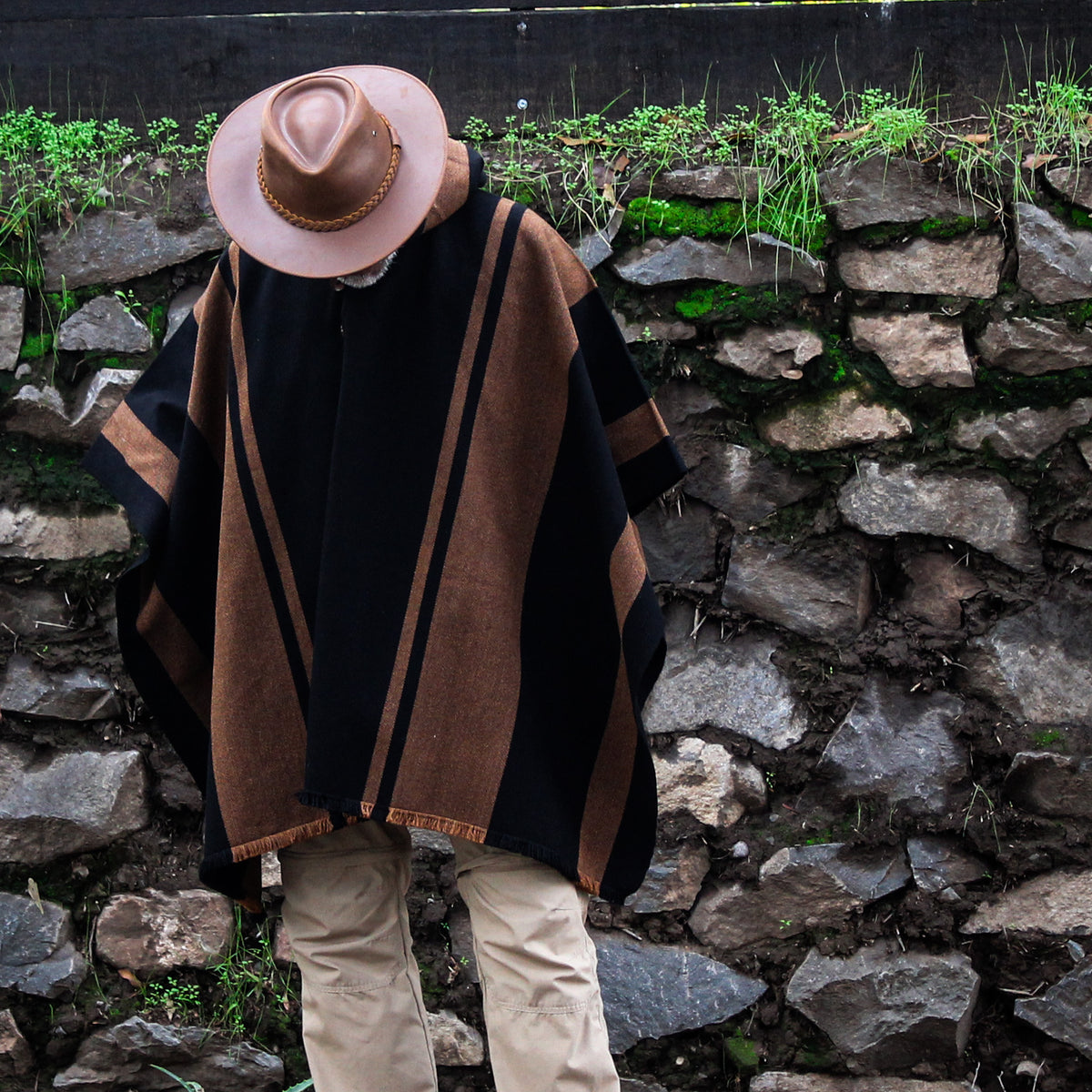 PONCHO LANA DE ALPACA CLÁSICO CON CAPUCHA