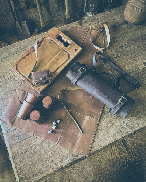 PACK PECHERA DE CUERO + PORTACUCHILLO PREMIUM + JUEGO DE 6 CACHOS + JUEGO DE CARTAS + TABLA DE RAULI PARA ASADO