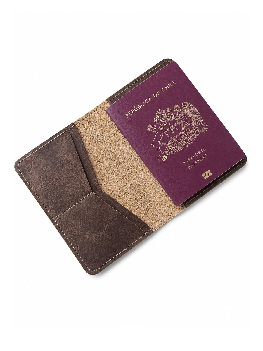 PORTA PASAPORTE CUERO CLASS BROWN