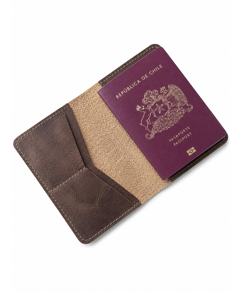 PORTA PASAPORTE CUERO CLASS BROWN