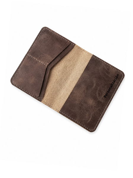PORTA PASAPORTE CUERO CLASS BROWN