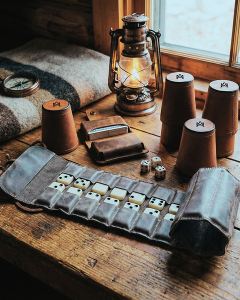 BOX JUEGO DE CACHOS + DOMINO + JUEGO DE CARTAS