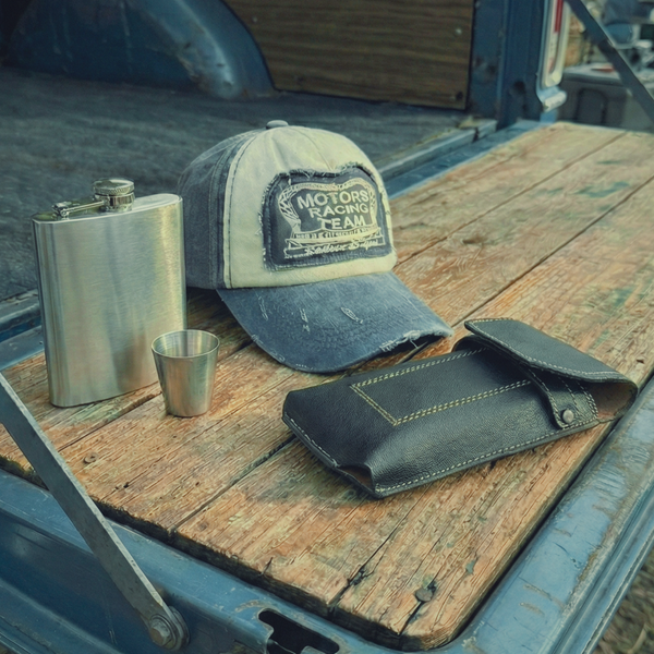 PACK GORRA RACER + PORTA CELULAR DE CUERO + PETACA ACERO INOXIDABLE
