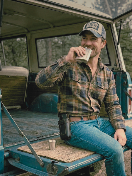 PACK GORRA RACER + PORTA CELULAR DE CUERO + PETACA ACERO INOXIDABLE