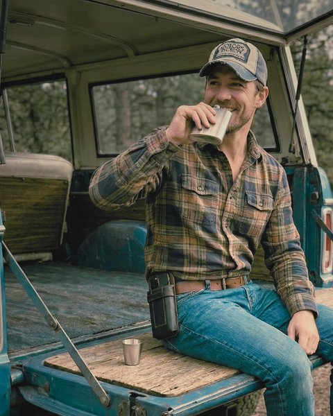 PACK GORRA RACER + PORTA CELULAR DE CUERO + PETACA ACERO INOXIDABLE