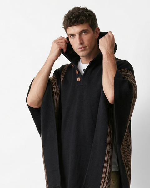 PONCHO LANA DE ALPACA NEGRO FINE CAMEL
